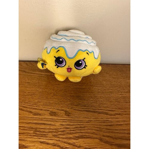 2013 SHOPKINS CUPCAKE NAMED "CINDY BON" PLUSH/STUFFED CUPCAKE - Picture 1 of 2